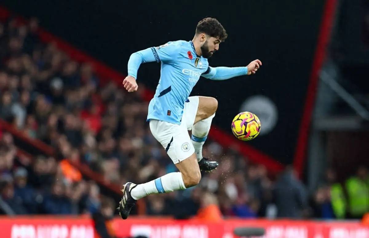 英超选手发挥出色，荣膺最佳MVP的简单介绍