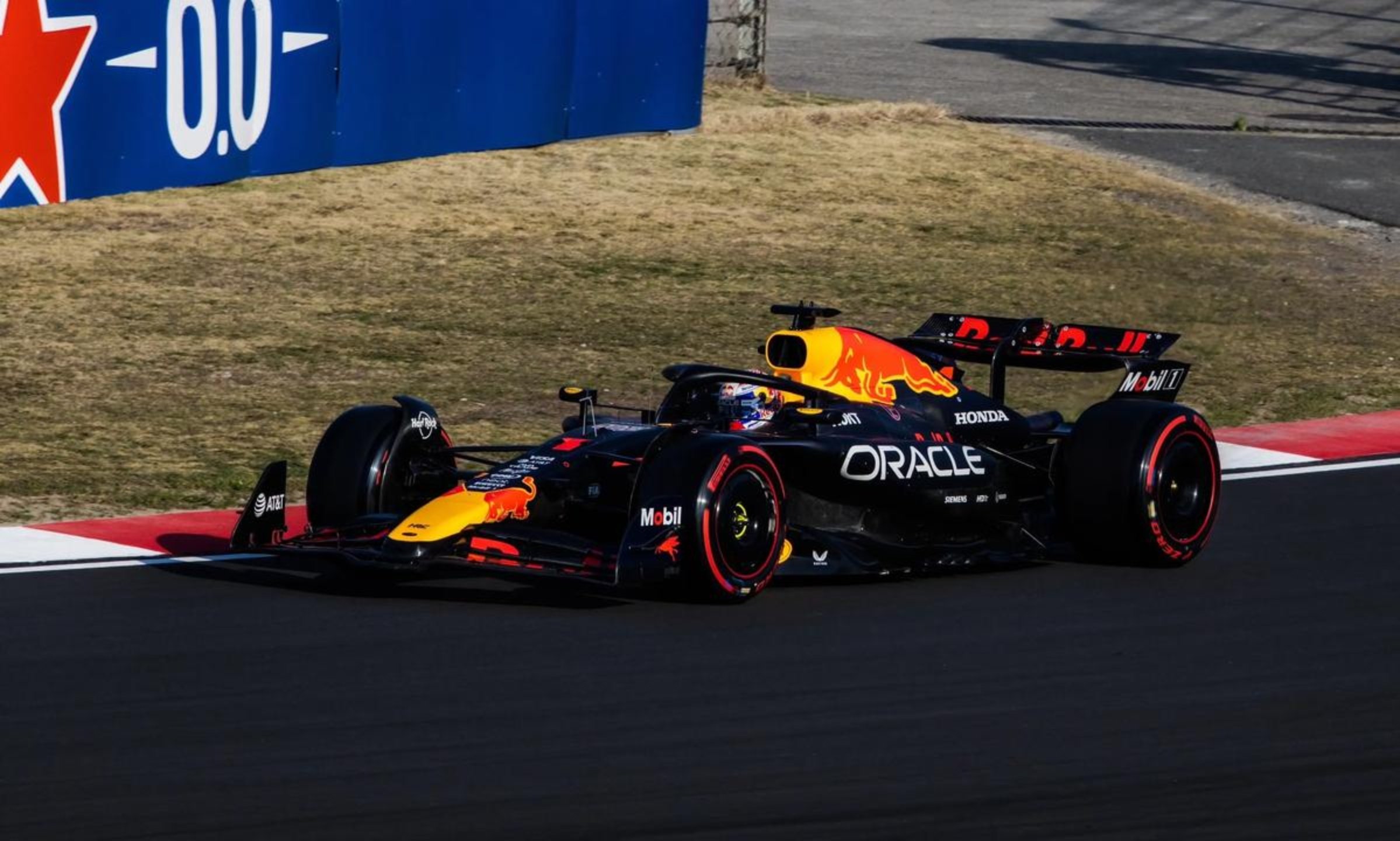 迈凯伦逆转红牛车队，汉密尔顿关键制胜