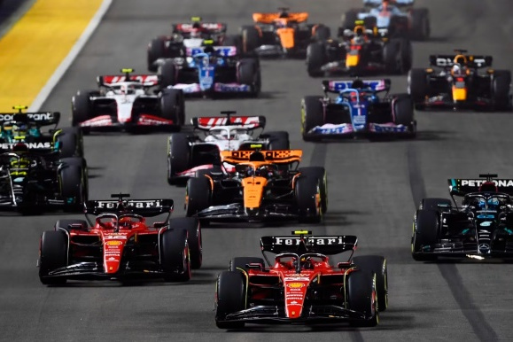 哈斯车队险胜索伯车队，汉密尔顿扛起全队