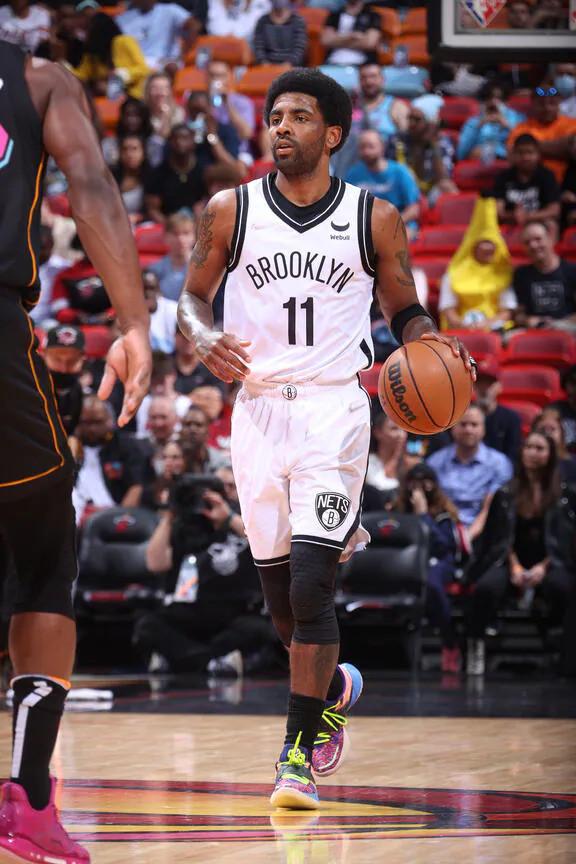 篮网横扫青岛队，欧文关键制胜