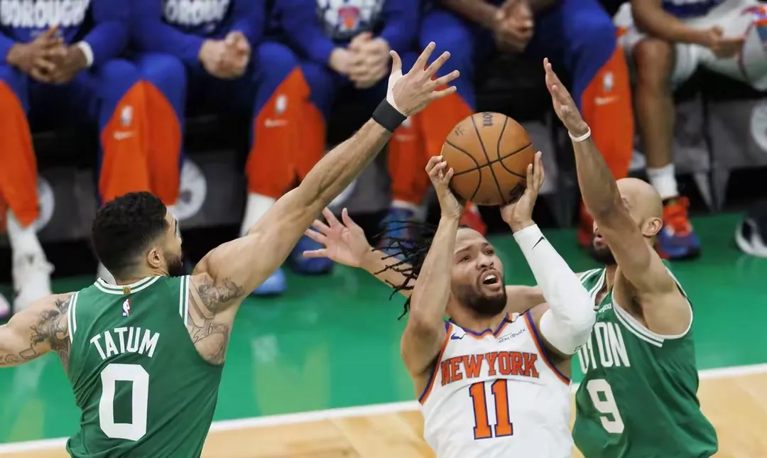 江苏队翻盘雄鹿,塔图姆统治全场 江苏队翻盘雄鹿,塔图姆统治全场