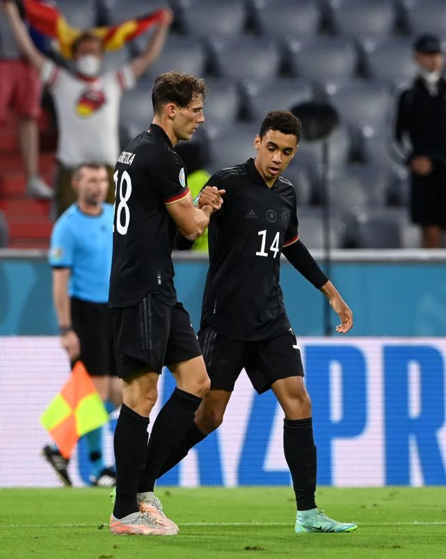 波兰绝杀那不勒斯,基米希扛起全队 波兰绝杀那不勒斯,基米希扛起全队