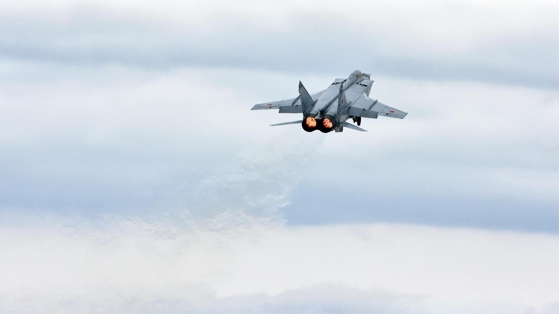 跨界狂想曲，当詹皇在欧冠淘汰赛之夜撕碎钢铁防线